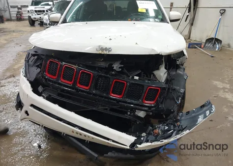 2019 Jeep Compass Latitude 4X4 z USA, uszkodzony, nr VIN 3C4NJDBBXKT650615